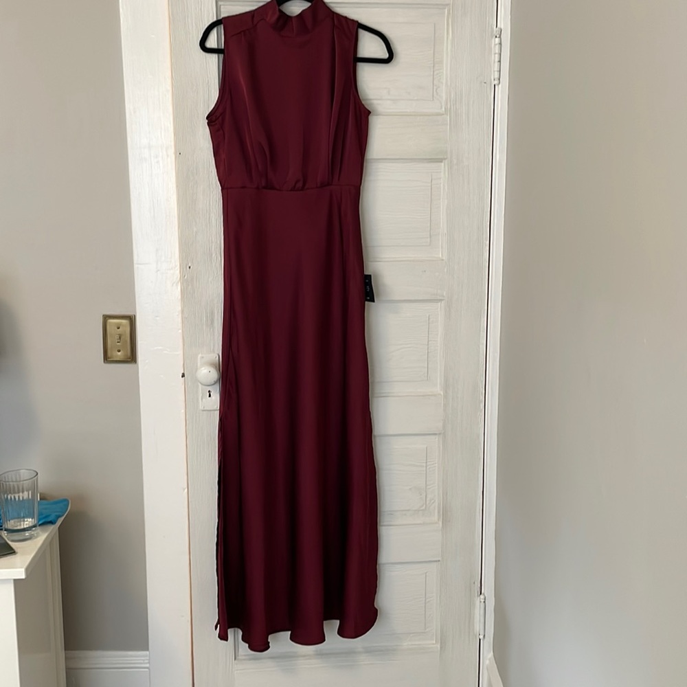 Burgundy lulus gown - size M